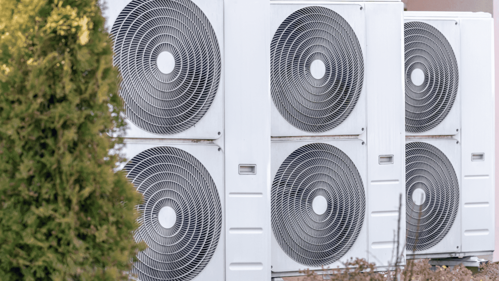L'avenir énergétique se dessine avec une pompe à chaleur - une famille épanouie en est la preuve.