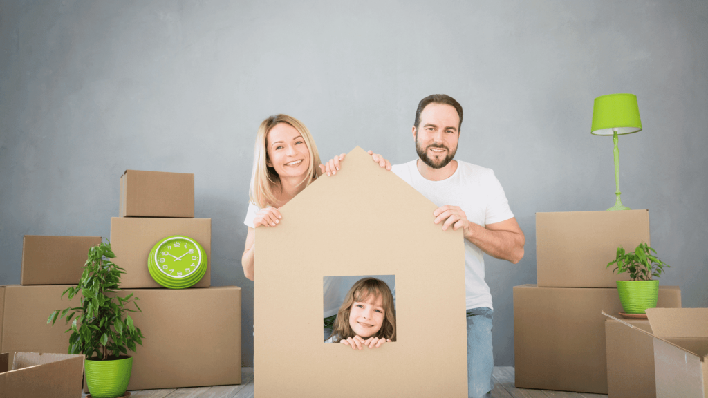 Une image vaut mille mots : une famille heureuse après avoir investi dans une pompe à chaleur écologique.